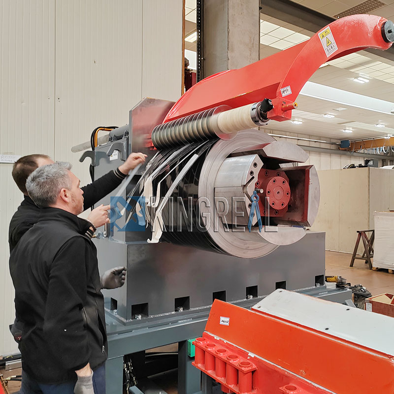 Telepítési szolgáltatás -acél tekercsréselő vonal Olaszországban